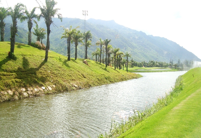 Diamond Bay Golf & Villas (